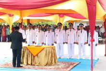 Bupati Amril Mukminin melntik delapan kades dari tiga kecamatan di Bengkalis/hari