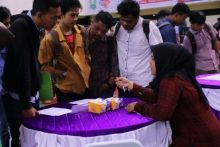 Pencari kerja memadati tempat pelaksanaan Job Fair 2018 di Siak/lin