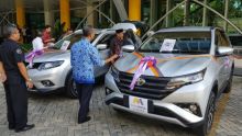 UIR Terima 9 Unit Mobil Operasional Bantuan Bank Mega Syariah
