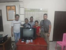 Nar pemilik sabu dan Extacy dan istrinya diamankan Polisi beserta sejumlah barang bukti/pno