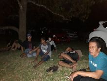 Warga Carita berlarian ke bukit karena menyangka daerah itu dilanda tsunami. Foto: int 