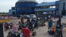 Lonjakan penumpang di Pelabuhan Penyeberangan Roll On - Roll Off (Ro-ro) Bandar Sri Junjungan, Kelurahan Pangkalan Sesai, Kecamatan Dumai Barat, Dumai./pno