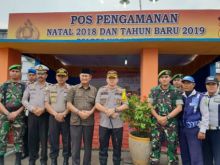 Wabul Inhil foto bersama saat melakukan peninjauan posko/rgo