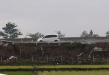 Kondisi jalan tol yang amblas/foto:radar solo.com
