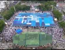 Ribuan masyarakat Inhil memadati Kota Tembilahan saat mendengarkan Tausiyah Ustadz Abdul Somad/rgo