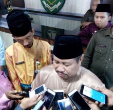Bupati Amril saat diwawancarai sejumlah wartawan, baru baru ini/hari
