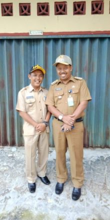 Amin Soimin  bersama Camat Bunga Raya Hendi Derhavin /lin