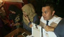 M Zakir Rasyidin saat memberikan keterangan  terkait permasalahan yang menjerat Vanessa Angel. Saat ini ia menyatakan mundur sebagai kuasa hukum artis tersebut. Foto: int
