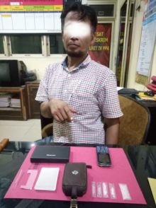 Tersangka dan sabu yang diamankan poisi/pno
