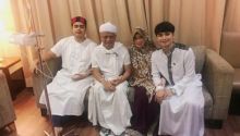 Ustaz Arifin Ilham dan keluarga saat masih dirawat di RSCM Jakarta. Foto: int 