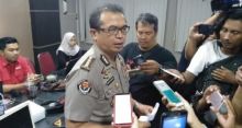 Kabid Humas Polda Jatim Kombes Frans Barung Mangera saat konferensi pers di Mapolda Jatim, Foto: int 