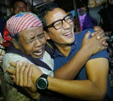 Sandiaga Uno dipeluk di Pasar Rembang, Jateng (foto/instagram) 