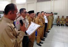 Kepala OPD Meranti menandatangani pakta integritas./mad