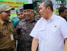 Bupati H  Syamsuar saat berkunjung ke Sabak Auh/lin