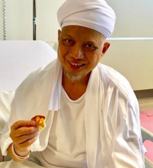 Ustaz Arifin Ilham saat dia sudah bisa kembali makan