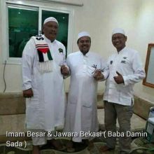 Damin Sada saat berfoto bertemu dengan Habib Rizieq Shihab