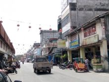 Lampu lampion sudah mulai terpasang jelang perayaan Imlek tahun 2019 di sepanjang Jalan protokol Kota Bengkalis./hari