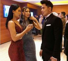 Kriss Hatta bersama temannya (foto/instagram) 