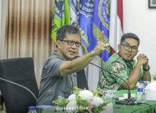 Rocky Gerung salam dua jari di Medan (foto/instagram) 