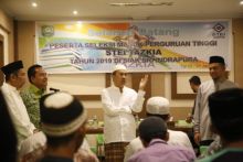 Bupati Siak H Syamsuar saat mengunjungi para hafiz Quran/