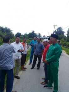 Pihak pihak terkait saat turun langsung k lokasi tempat larangan pembuangan sampah/ardi