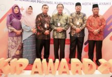 Bupati Inhil HM Wardan menerima rapor Sistem Akuntabilitas Kinerja Pemerintah (SAKIP) Tahun 2018, (adv)