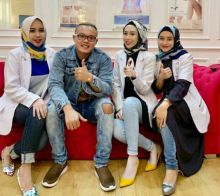 Sule dikelilingi dokter cantik (foto/instagram) 