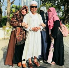 Istri pertama Ustaz Arifin Ilham unggah foto ini (foto/instagram) 