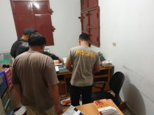 Aparat kepolisian saat sedang melakukan olah TKP/zar