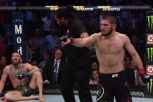 Laga antara Khabib Nurmagomedov dan Conor McGregor yang berakhir ricuh. Foto: int