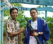 Sandiaga Uno mencoba pakaian samuraii Jepang (foto/instagram) 