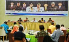 Bupati Siak H Syamsuar memimpin rapat Forkopimda/lin