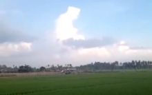 Awan berbentuk orang sholat