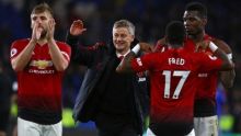 Ole Gunnar Solskjaer merayakan kemenangan bersama pemain MU. Foto: int 