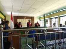 Suasana sidang gugatan yang diajukan warga Siak Kecil di PN Bengkalis. Foto: hari 