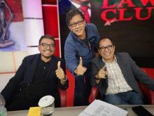 Rocky Gerung saat berfoto bareng Akbar Faisal dan Donny Garhal