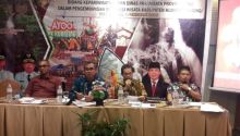 Bupati Kuansing Drs. H. Mursini, M.Si didampingi Sekda DR. H. Dianto Mampanini, SE. MT memaparkan Potensi Wisata Kuansing/zar