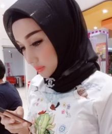 Lucinta Luna kenakan hijab/int