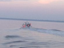 Tim Gabungan Basarnas melanjutkan pencarian korban Selasa pagi di area kapal tenggelam