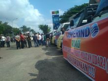 Puluhan Pimpinan Jasa Pengiriman berkumpul didepan purna MTQ