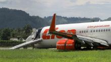 Pesawat Lion Air yang tergelincir di landasan pacu Bandara Supadio, Pontianak. Foto: int 