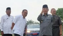 HM Wardan saat meninjau jalan di KOtaTembilahan/
