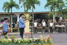 Sekda Bengkalis H BUstami HY saat pimpin apel pagi/hari