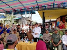 HM Wardan mengungkapkan keprihatinannya saat meninjau musibah kebakaran yang menimpa 13 unit rumah warga di Sungai Guntung/ADV