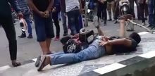 Dua korban pengeroyokan terkapar di jalan