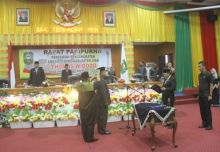 Plt Bupati Siak Alfedri menghdiri pelantikan PAW DPRD Siak Yhomas Widodo/lin