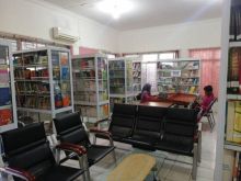 Pustaka yang berada di Kantor Dinas Purpustakaan dan Keaarsipan di Jalan Pembangunan Selatpanjang terlihat sepi/mad