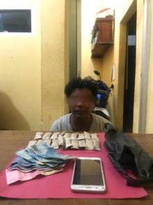 Tersangka dan barang bukti yang diamankan polisi/ardi