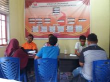 Panwaslu Kuantan Mudik saat melakukan seleksi anggota PTPS/zar