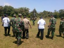 Wagubri, Kapolda dan Danlanud saat meninjau karhutla di Pulau Rupat/hari